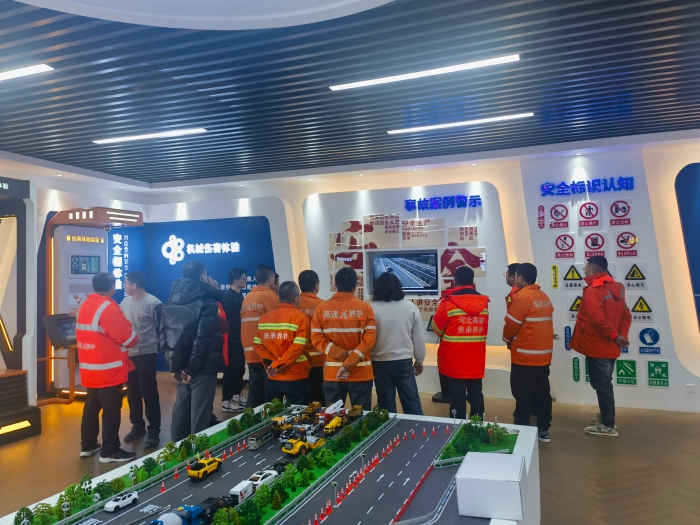 養護分公司張家口分中心：組織開展《高速公路養護施工作業規程》宣貫培訓1