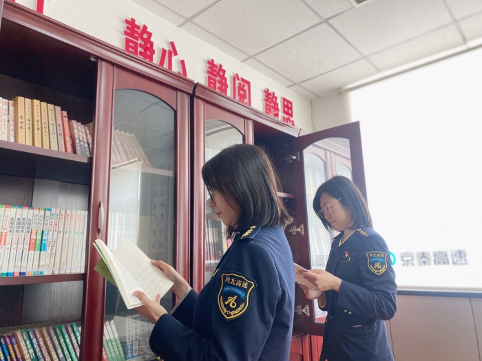 4月23日榛子鎮(zhèn)收費站開展讀書活動 (2)